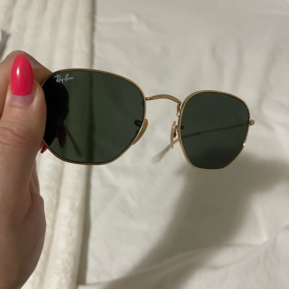 Ray-Ban Stylish Gold Frame with Green Lenses